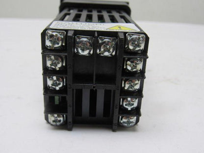 Trine 93BB-1DD0-00AS Temperature Controller Green Red Display 100-240V