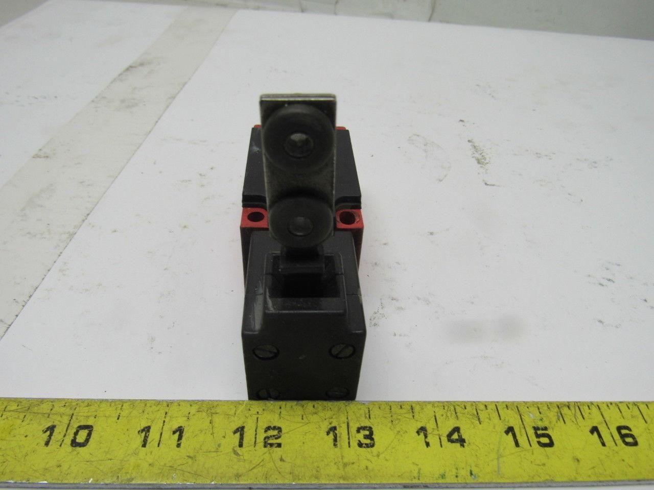 A-B Allen Bradley 802F-E60MS2-D5 Mechanical Keyed Safety Interlock Switch