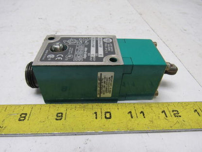 Allen Bradley 802M-AJ1NF Ser. E Top Push Spring Return Limit Switch