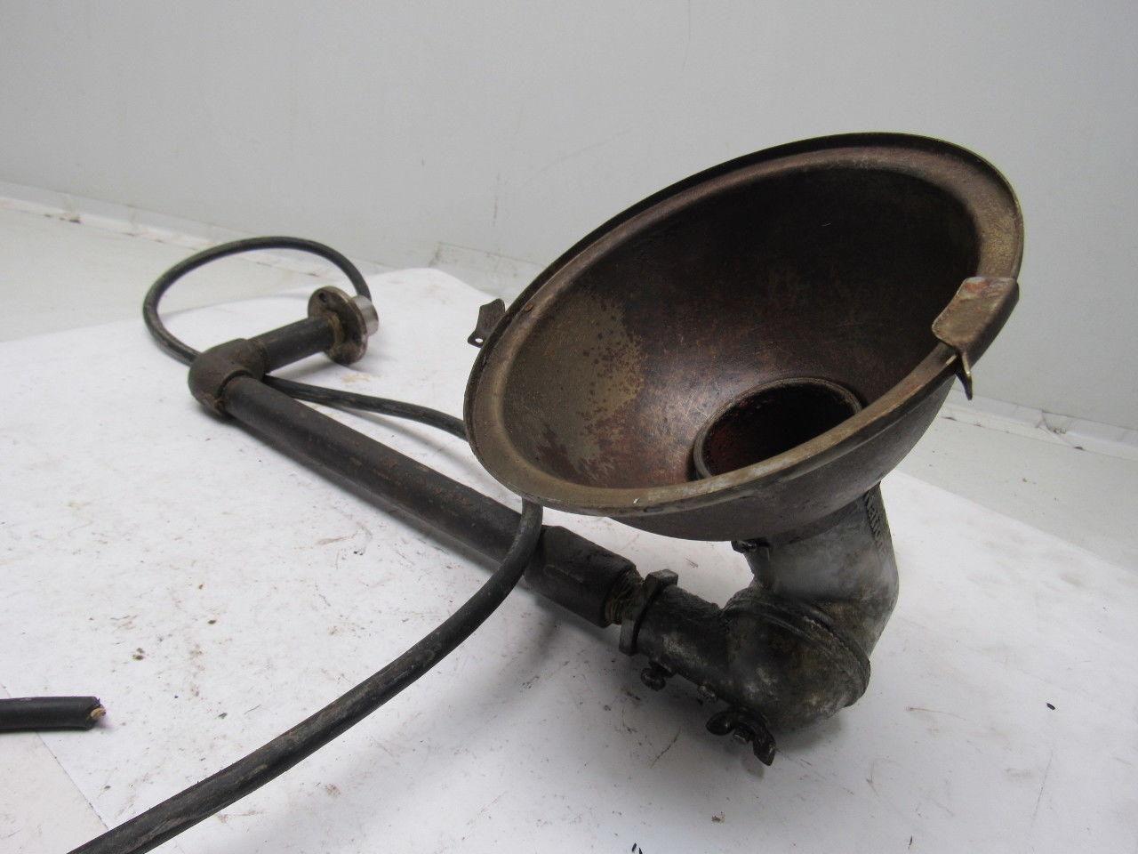 National Vintage Rusty Industrial Adjustable Neck Task Light Lamp 110V