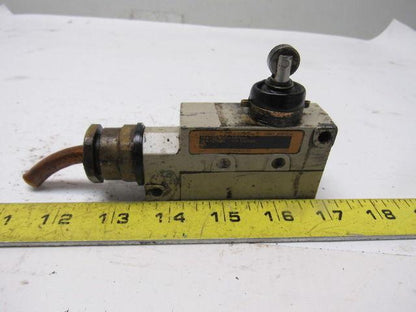 Omron ZV2-N22-2 Side Mount Roller Plunger Micro Switch Lot of 2