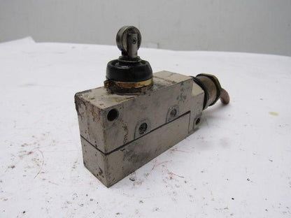 Omron ZV2-N22-2 Side Mount Roller Plunger Micro Switch Lot of 2