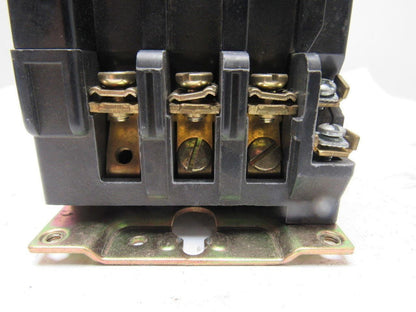 Square D 8502SCO2S Motor Starter Contactor 3 Pole 600VAC 10Hp 27A 120V Coil