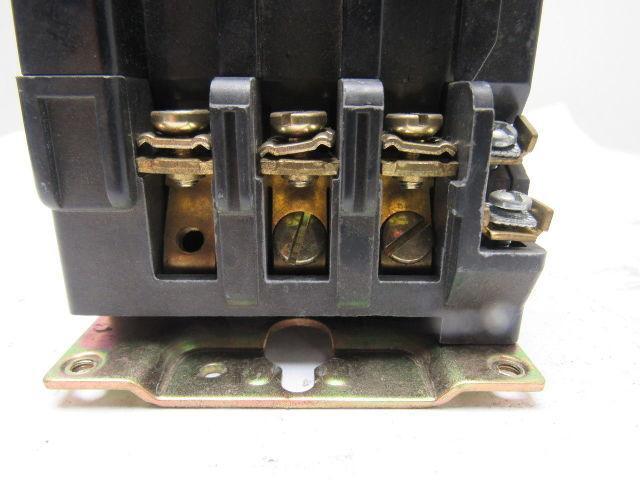 Square D 8502SCO2S Motor Starter Contactor 3 Pole 600VAC 10Hp 27A 120V Coil