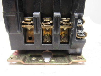 Square D 8502SCO2S Motor Starter Contactor 3 Pole 600VAC 10Hp 27A 120V Coil