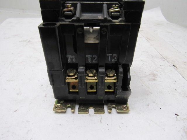 Square D 8502SCO2S Motor Starter Contactor 3 Pole 600VAC 10Hp 27A 120V Coil