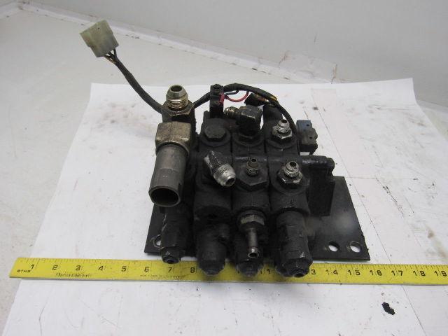 Komatsu FB 30SH-4 21030-35923 3 Spool Hydraulic Control Valve Assembly