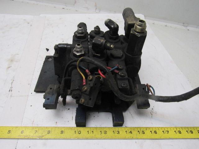 Komatsu FB 30SH-4 21030-35923 3 Spool Hydraulic Control Valve Assembly