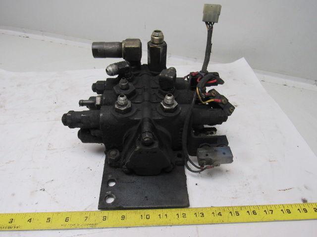 Komatsu FB 30SH-4 21030-35923 3 Spool Hydraulic Control Valve Assembly