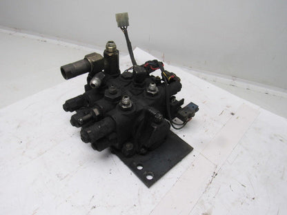 Komatsu FB 30SH-4 21030-35923 3 Spool Hydraulic Control Valve Assembly