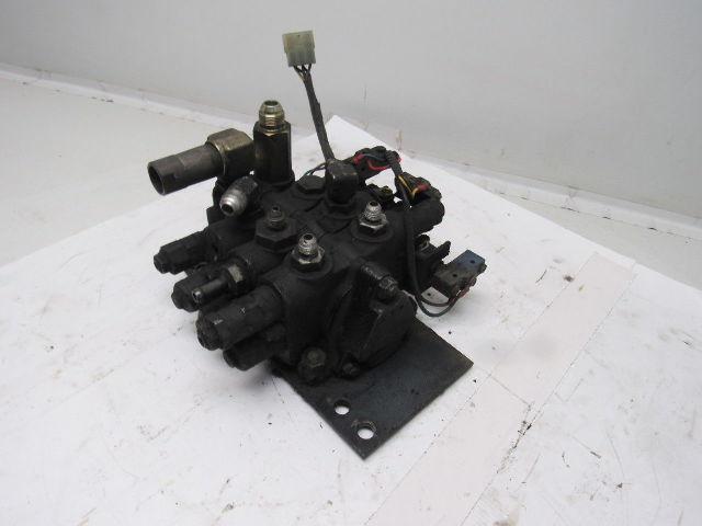 Komatsu FB 30SH-4 21030-35923 3 Spool Hydraulic Control Valve Assembly