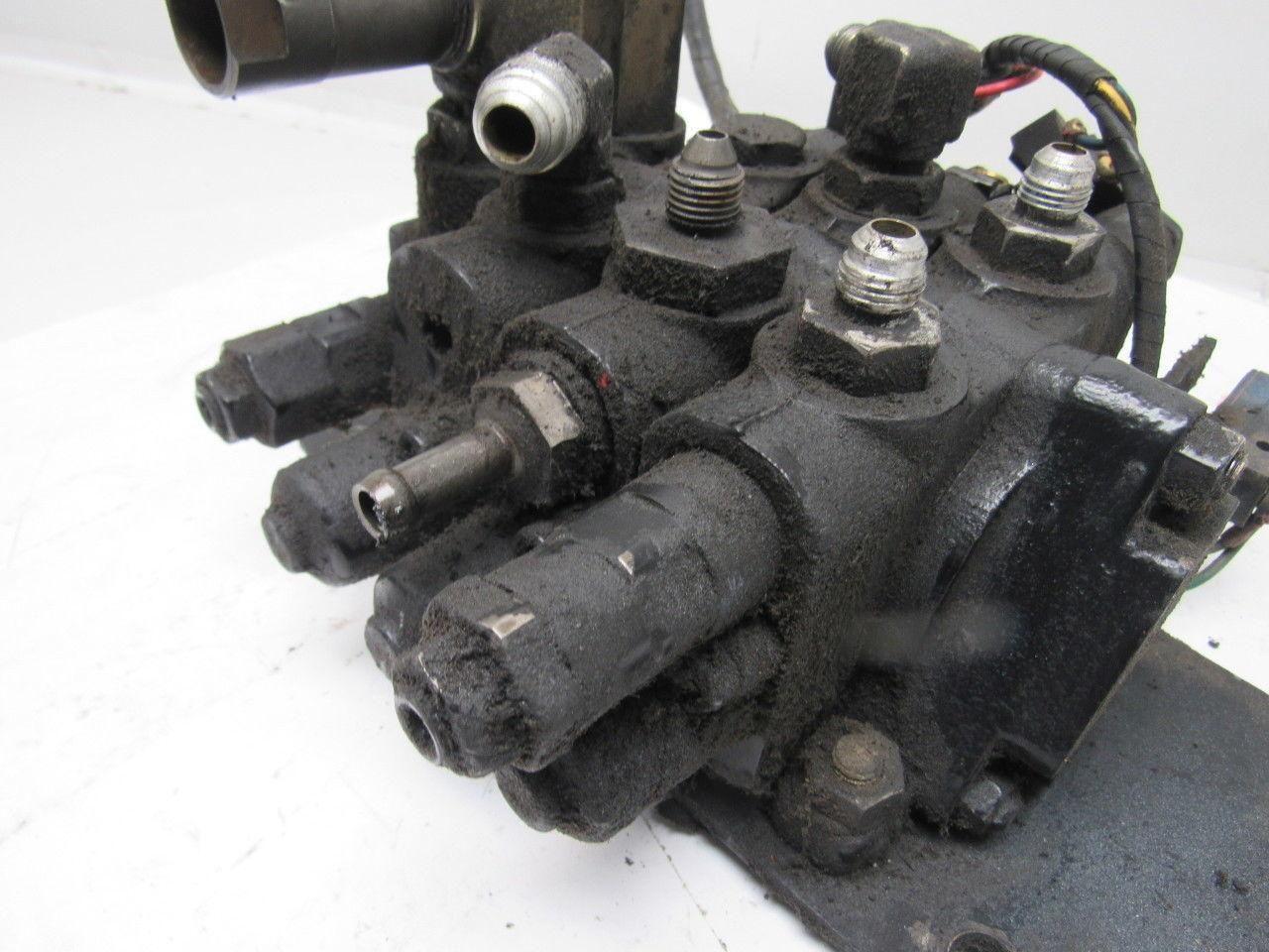 Komatsu FB 30SH-4 21030-35923 3 Spool Hydraulic Control Valve Assembly