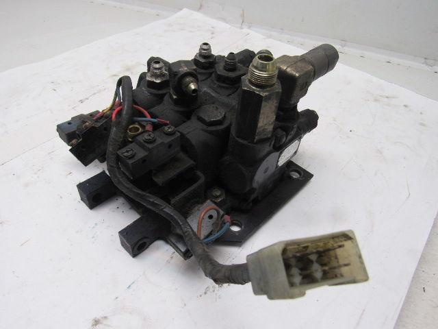 Komatsu FB 30SH-4 21030-35923 3 Spool Hydraulic Control Valve Assembly