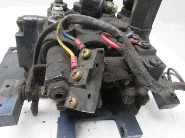 Komatsu FB 30SH-4 21030-35923 3 Spool Hydraulic Control Valve Assembly