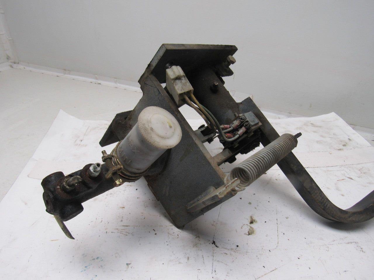 Komatsu FB 30SH-4 Forklift Foot Brake Master Cylinder Assembly