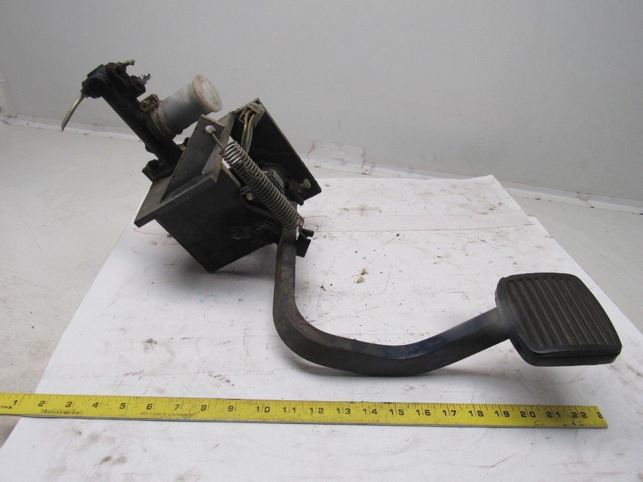 Komatsu FB 30SH-4 Forklift Foot Brake Master Cylinder Assembly