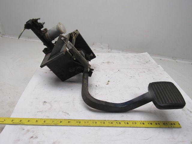 Komatsu FB 30SH-4 Forklift Foot Brake Master Cylinder Assembly