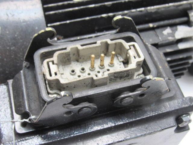 SEW-EURODRIVE 870269778.04.04.001 1/2HP Gearmotor 230/460V 3Ph 137.08:1 Ratio