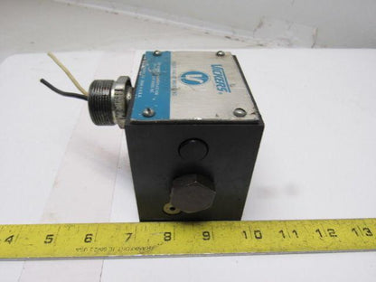 Vickers DG4S4018C50 Single Solenoid Operated Directional Valve 110V Coil