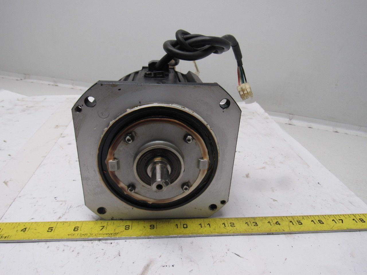 Yaskawa SGMDH-06A2A-YR24 Motoman YR-UP6-A00 550W 2.63Nm 4A 2000RPM Servo Motor