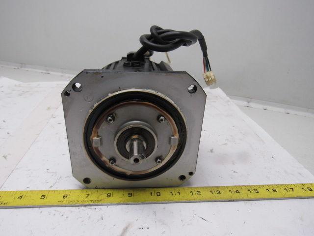 Yaskawa SGMDH-06A2A-YR24 Motoman YR-UP6-A00 550W 2.63Nm 4A 2000RPM Servo Motor