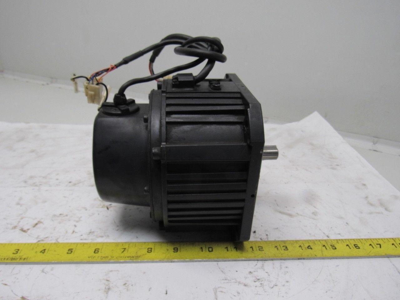 Yaskawa SGMDH-06A2A-YR24 Motoman YR-UP6-A00 550W 2.63Nm 4A 2000RPM Servo Motor