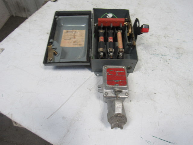 Square D Pyle YXA13032-G 600V 20Hp 30A 3Ph Fused 3 Pole Disconnect 4P Plug