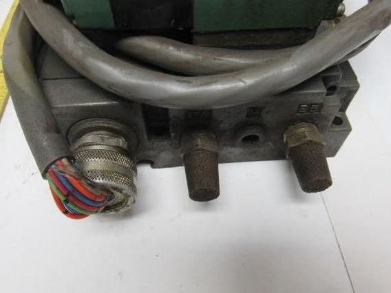 Pneumatics 6 Station Manifold Block W/Valves (4) 081SA402K (1) 081SA400K