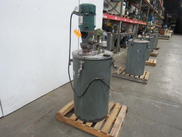 Binks 43-717 50 Gallon Steel Airless Paint Mix Tank W/Agitator & Pump