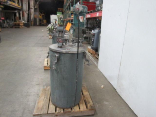 Binks Model 43-717 50 Gallon Steel Airless Paint Mix Tank W/Agitator & Pump