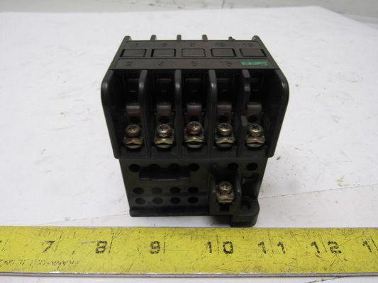 Fuji SRC3631-5 Magnetic Contactor 100/110V Coil 5 Pole