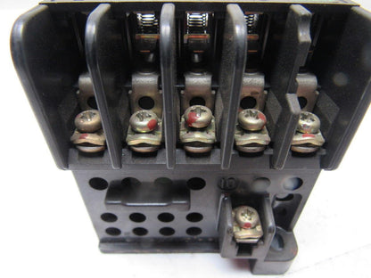Fuji SRC3631-5 Magnetic Contactor 100/110V Coil 5 Pole