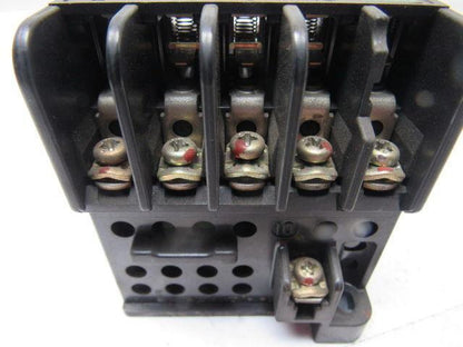 Fuji SRC3631-5 Magnetic Contactor 100/110V Coil 5 Pole