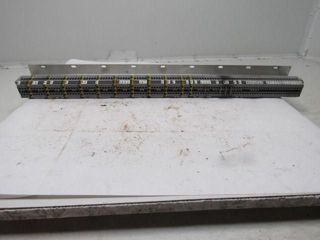 ENTRETEC (90) Gray 5116 Terminal Blocks W/(11) 5116 Grounds lot of 101