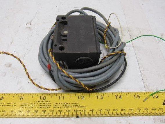 Balluff BNS113-B3-R12-61A12 Mechanical 2 Position Roller Plunger Switch