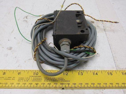 Balluff BNS113-B3-R12-61A12 Mechanical 2 Position Roller Plunger Switch