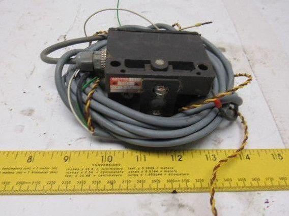 Balluff BNS113-B3-R12-61A12 Mechanical 2 Position Roller Plunger Switch