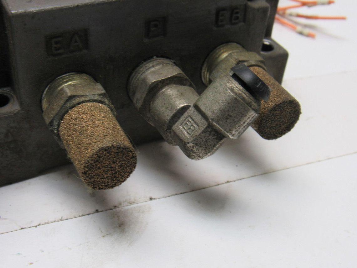 Numatics 082SA415M015S 4/2 Position 4 Valve Manifold Bank 24 VDC Assembly