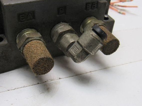 Numatics 082SA415M015S 4/2 Position 4 Valve Manifold Bank 24 VDC Assembly