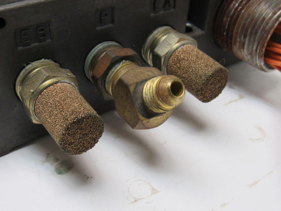 Numatics 082SA415M015S 4/2 Position 4 Valve Manifold Bank 24 VDC Assembly