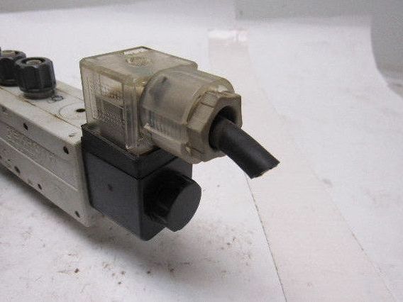 Rexroth R432016668 5/3 Position Exhaust Center Solenoid Valve 110V Coil