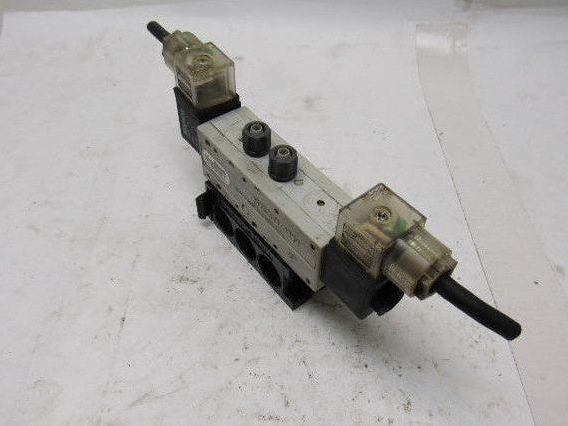 Rexroth R432016670 5/3 Position Closed Center Solenoid Control Valve 120V Coil