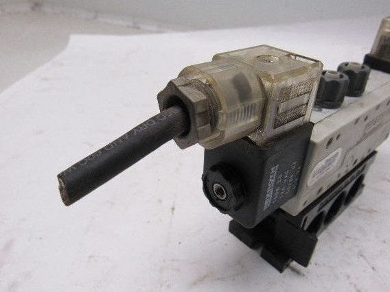 Rexroth R432016670 5/3 Position Closed Center Solenoid Control Valve 120V Coil