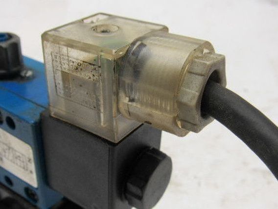 Rexroth PW-067717-00001 4/3 Position Solenoid Operated Poppet Valve 110V Coil