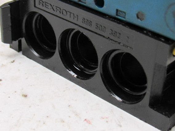 Rexroth PW-067717-00001 4/3 Position Solenoid Operated Poppet Valve 110V Coil