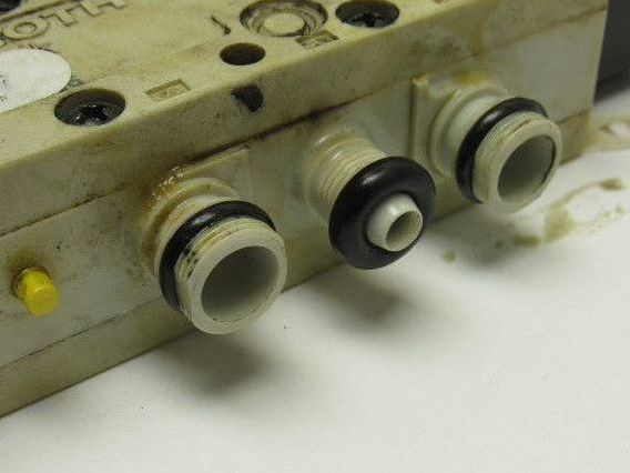 Rexroth R432016670 5/3 Way Closed Center Double Solenoid Air Valve 120V Coil