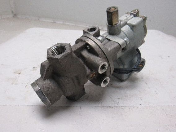 Parker N35054004  3-Way Solenoid Valve 140PSI 1/2" NPT 120V Coil