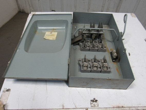 Crouse Hinds DF424A 200A 240V 3Ph 50HP Max Fusible Mechanical Disconnect