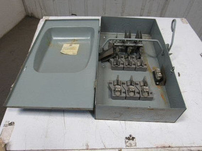 Crouse Hinds DF424A 200A 240V 3Ph 50HP Max Fusible Mechanical Disconnect