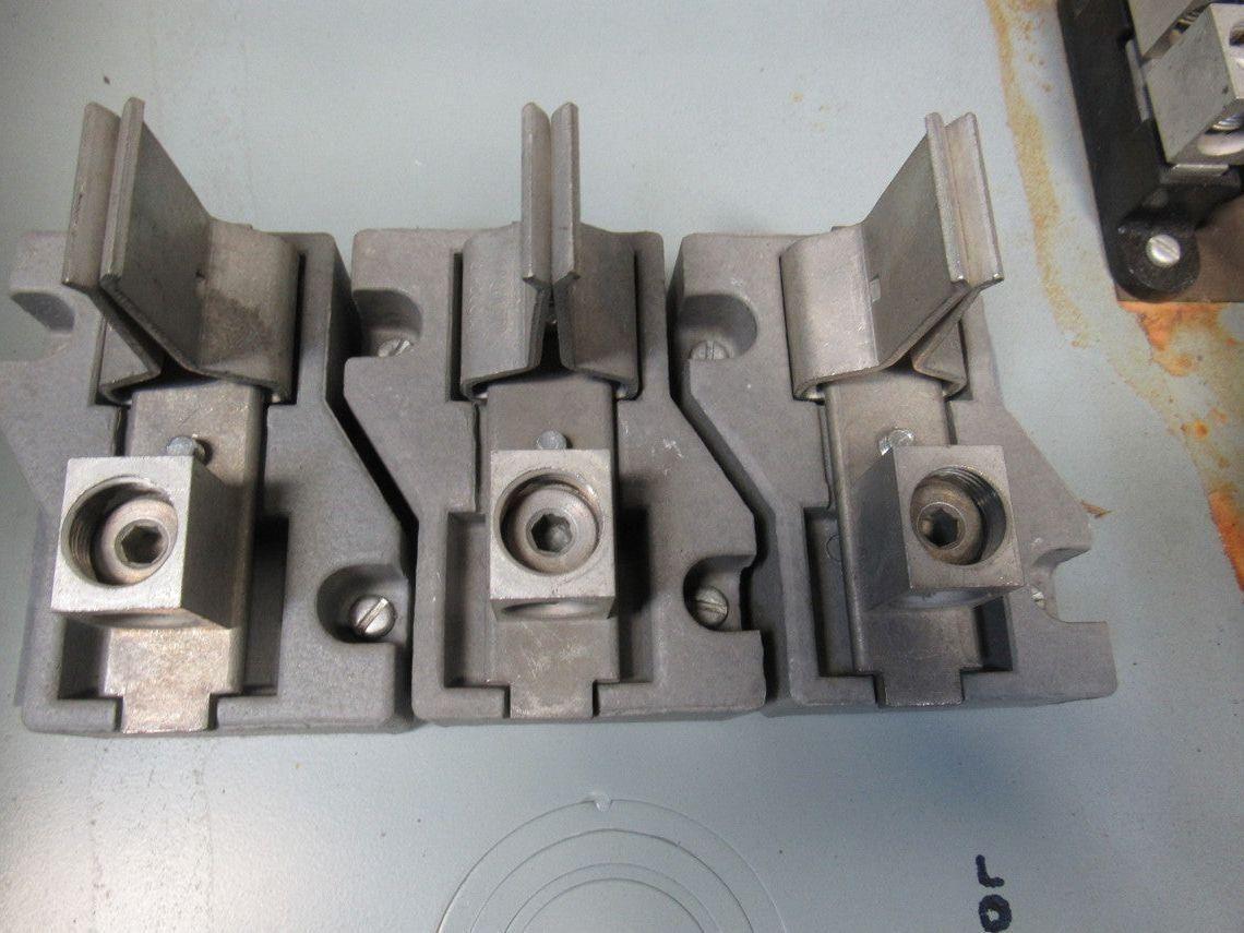 Crouse Hinds DF424A 200A 240V 3Ph 50HP Max Fusible Mechanical Disconnect